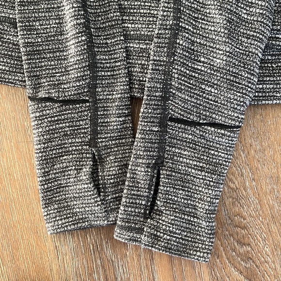 Lululemon long sleeve shirt grey and black - Picture 3 of 4